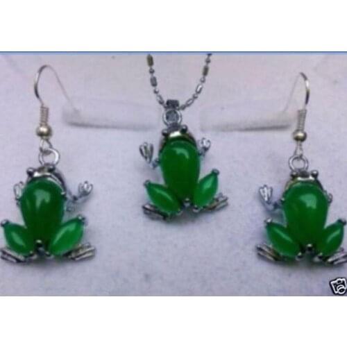 Beautiful lovely frog green jade pendant necklace + earrings Natural jewelry