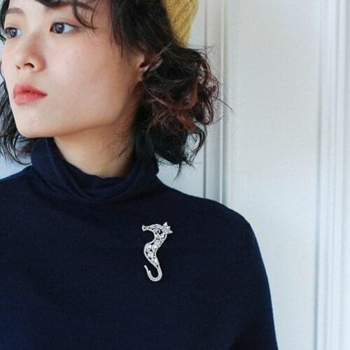 Pieces with drill seahorse brooch female ins wind fashion temperament sweater accessories seahorse brooch brooches suit