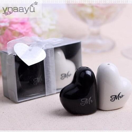 Ynaayu 2pcs/set Love Heart Pepper Salt Shaker 1 White and 1 Black Wedding Favor Decor Party Gift Seasoning Container