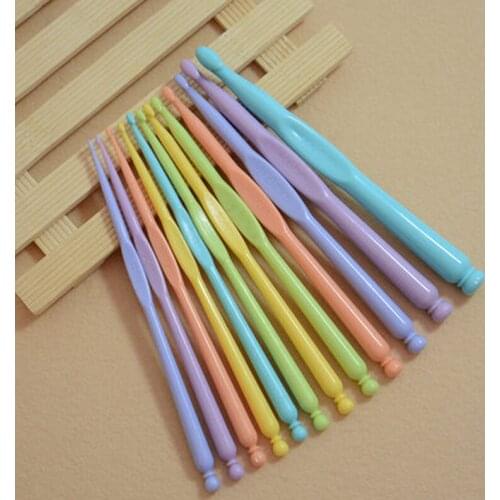 12Pcs 2-10mm Candy Color Plastic Crochet Hook Kit Knitting Needles Craft Weave Tools DIY Apparel Sewing Needles Crochet Hook Set