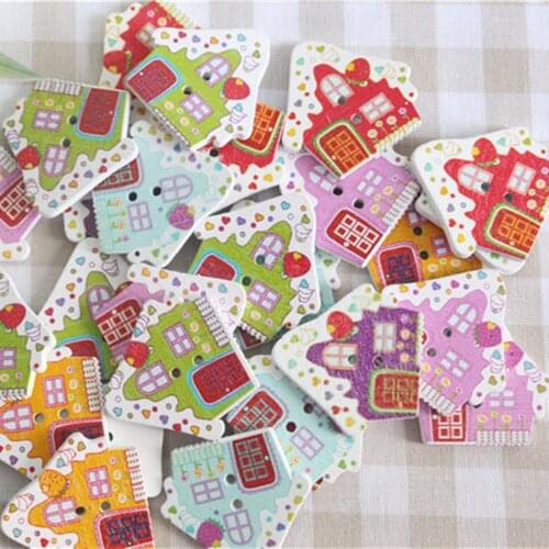 50pcs Wood 2 Holes Christmas House Shape Buttons With Snowman Christmas Tree Painted Sewing Accessory 30x25mm For Scrapbooking