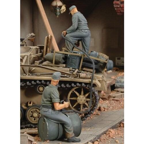 1/35 Resin Figure model kits Soldiers fueling the tank 2 FG(NO TANK) Unassembled and unpainted 746