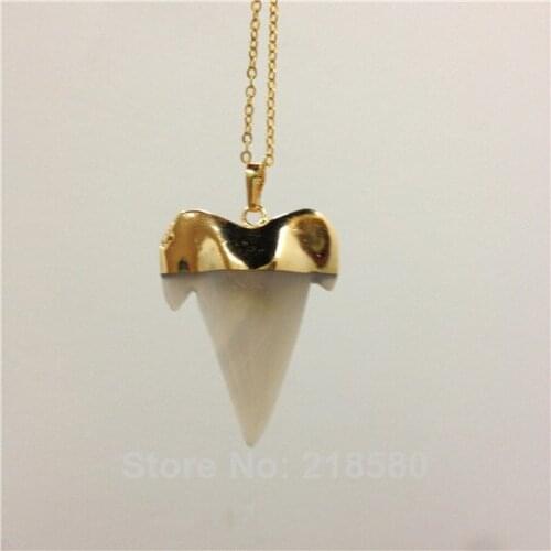 H-QN131 White Agat Shark Teeth Charm Pendant Necklace with Gold Color Chain