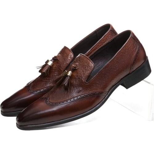 Fashion Brown Tan / Black Pointed Toe Loafers Mens Casual Shoes Genuine Leather Dress Shoes Mens Wedding Shoes With Tassel