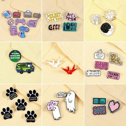 2-7Pcs/Set Cartoon Enamel Pin Cute Game Machine Smoking Ghost Brooches Demin Coat Lapel Pins Backpack Series Badge Jewelry Gift