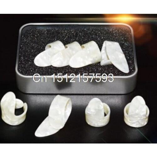 3 Finger Picks + 1 Thumb Pick Plectrums Guitar Plastic New with a metal box