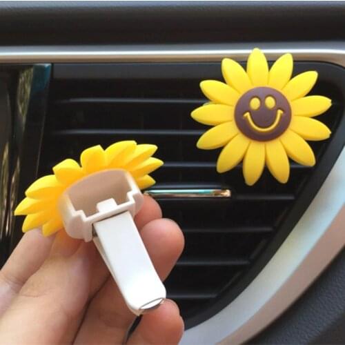 Car Sunflower Aromatherapy Car Perfume Locket Essential Diffuser Car Air Conditioner Air Outlet Clip Aroma Perfume Decor