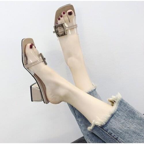 In 2020 the Korean version of the new womens shoes slippers fashion retro thick with a word drag