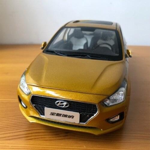 Diecast Alloy Car Model 1:18 REINA 2017 Static Vehicle Collection Collectible Decoration Souvenir Ornaments Display Gifts Show