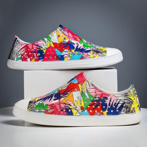Fashion New Native Men Graffiti Summer Sandals Couple Slip-on Soft Sandalias Colorful Adult Hollow-Out Beach Flats Mens Shoes