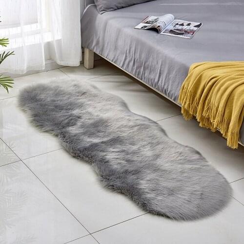 2020 Hot Sale Imitation Wool Carpet Bedroom Decoration Bedside Carpet Living Room Carpet Modern Irregular Plush Faux Fur Carpet