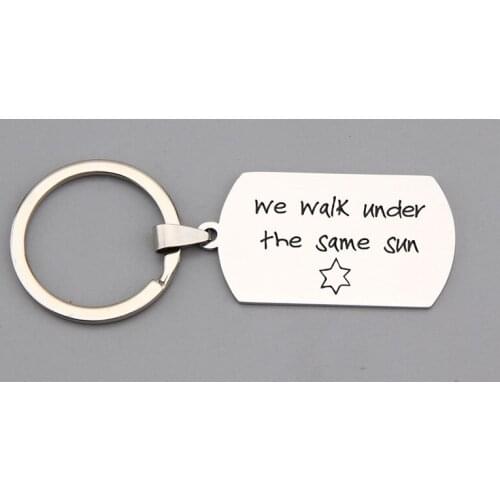 We walk in the same sun, prepare beautiful gift boxes for boyfriends and girlfriends, walk in the same sunlight, and make gift b