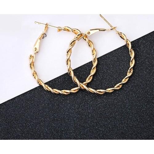 Hot Sale Circle Hoop Earrings Gold Color Twisted Wave Pattern Hoops For Women Wedding Party Jewelry Gift Simple Elegant Ear Ring