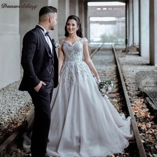 Vintage Tulle Wedding Dresses Boat-Neck Chapel Train Lace Applique Beaded Lace-Up Ball Gown Bridal Dress New Arrival