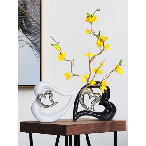 European Heart-to-heart Ceramic Vase Furnishing Office Dining Table Ornaments Crafts Home Livingroom Desk Accessories Decoration
