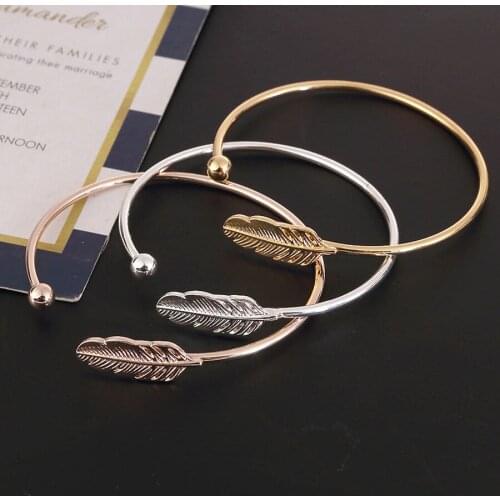 Korean Fashion Feather Metal Womens Bracelet Temperament Girl Leaf Bracelet 2021 Hand Made Exquisite Bracelet Party Gift