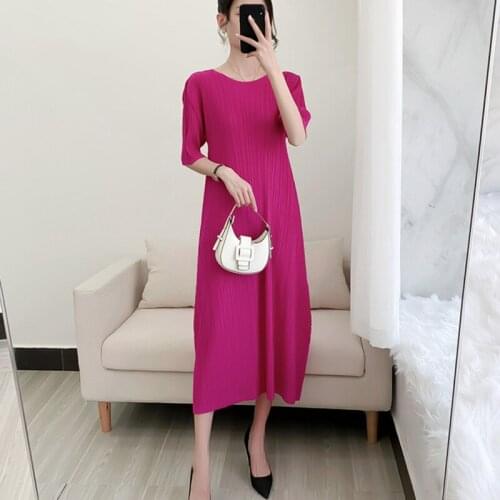 Miyake pleated long dress 2021 summer new fashion round neck short-sleeved loose mid-length folda plus size ruched skirts