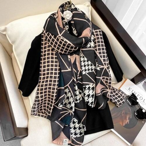 2021 Lady Winter Warm Colour Scarf Ethnic Style Lattice Print Beach Towel New Style Seaside Shawls Popular Summer Silk Scarves