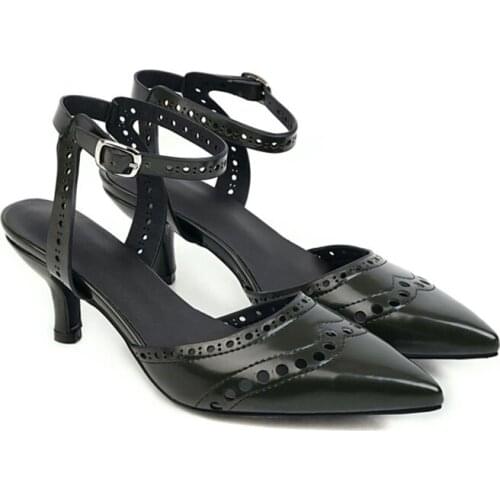 2020 New Arrival Pointed Closed Toe Middles Hollow One Word Ankle Strap Middle Heels Summer Sandals Pumps