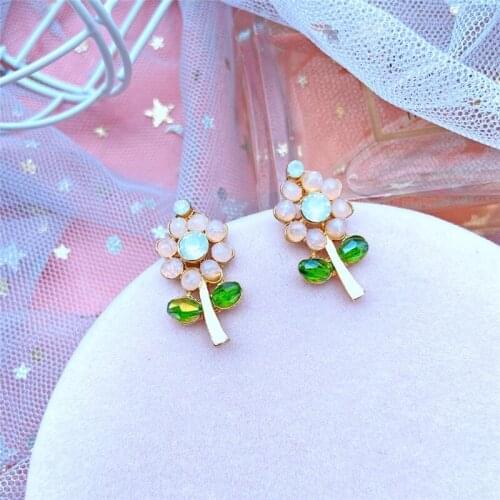 Cute Gold Color Metal Crystal Flower Earrings for Women Minimalist Plant Shape Stud Earrings Crystal Statement Jewelry