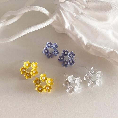 Minar French Retro White Yellow Purple Color Flower Earrings for Women Femme Metallic Multicolor Floral Stud Earrings Oorbellen