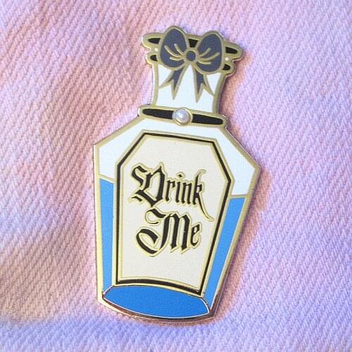 Fairy Tale Magic Bottle Drink Me Potion Enamel Brooch Pin Hat Bag Lapel Pins Badges Women Mens Fashion Jewelry Accessories