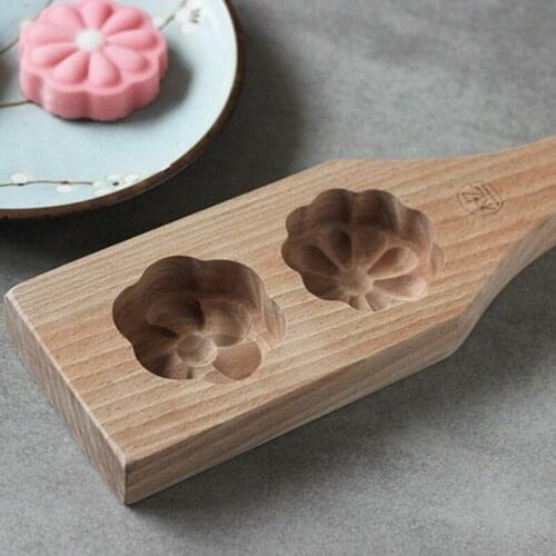 3D Flower Pattern Eco-Environmental Traditional Wooden Cookie Carved Round Wooden Mould Easy Clean Gift for Family Home