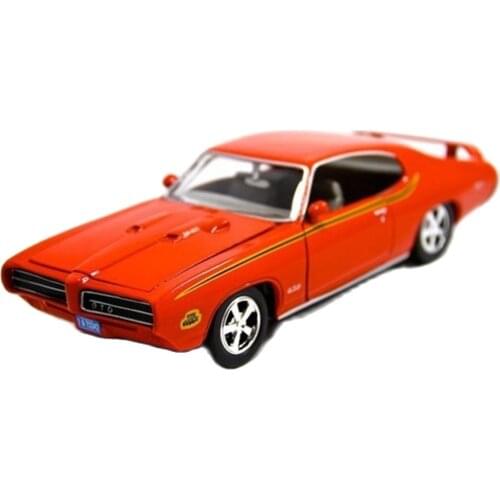 Motomax 1969 Pontiac GTO Judge 1/24 Die Cast Model Car