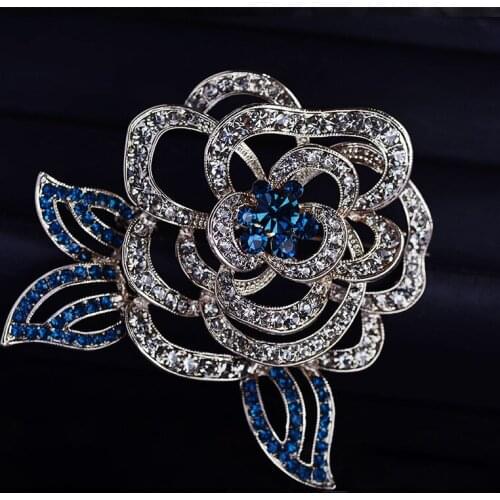 Camellia Hollow Flower Brooch For Coat Korean Clothing Accessories Jewelry Rhinestone Metal Pins New Year Gifts Womens Brooches