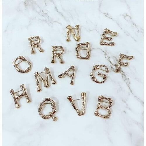 Vintage English 26 Alphabet Letters Brooches Pins for Men Women Mini Brooch Gifts Badge Lapel Pin for Sweater Scarf Suit