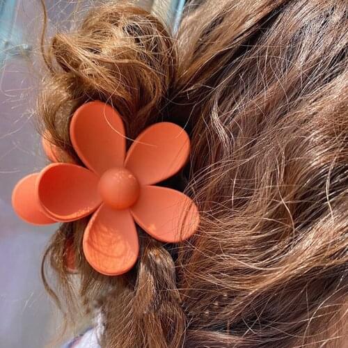 Fashion Korean Hair Claws Women Candy Colors Hair Crab Clamps Hairdress Solid Hairpins Flower Shaped Hair Accessories Headwear