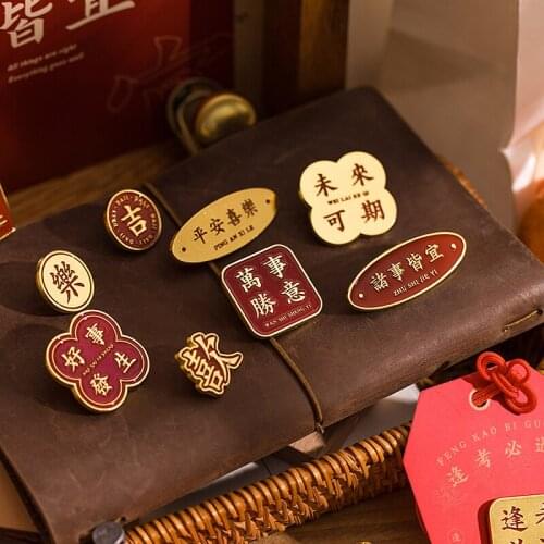 Yoofun Metal Pin Lucky Words Happyniess Wealth Badge Brooches Shirt Lapel Bag Badge Jewelry Gift for Friends