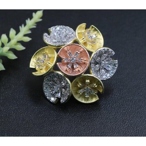 Lanyika Fashion Jewelry Graceful Lucky Petunia Sunny Flower Micro Paved Sandblast Brooch Pin for Engagement Luxury Bridal Gift