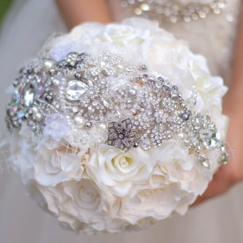 Ivory roses brooch bouquet silk flower bouquets custom rhinestone bridal bouquet wedding supplies Bride 's Bouquet