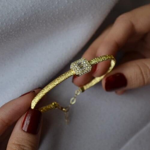 Kelepçe Baget Kesim Swarovski Taşlı Bileklik Gold