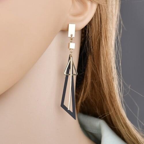 Design Korea Triangle Hollow Earring Girl Crystal Statement Auger Earring Elegant Asymmetric Geometric Jewelry Earrings ER200111