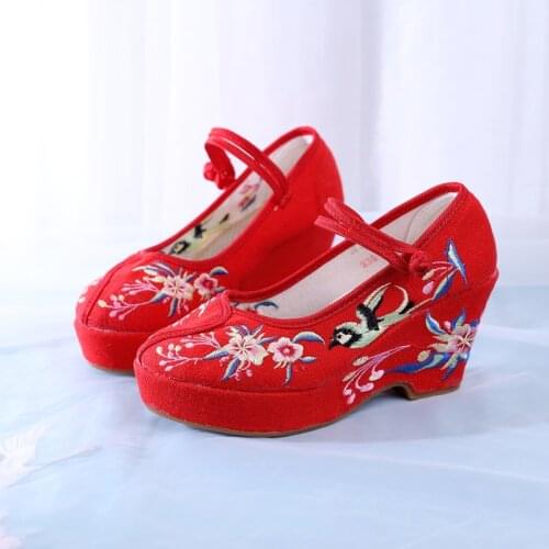 Embroidered Shoes Women 2020 New National Style Slanted Heel Old Beijing Cloth Shoes Xiuhe Shoes Red Bride Wedding Shoes