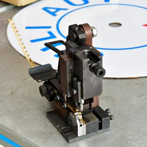 Shark Tooth Terminal Applicator Price Conductor Crimping Wire Connecting Machine U-Shaped Terminal Crimping Mold