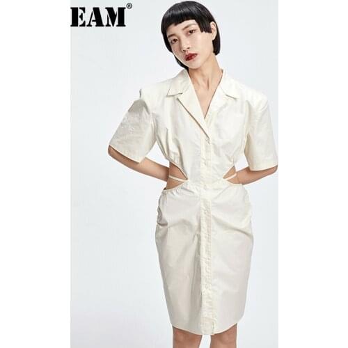 [EAM] Women Apricot Waist Hollow Out Shoulder Padded Dress New Lapel Short Sleeve Loose Fit Fashion Spring Summer 2021 1DD8354