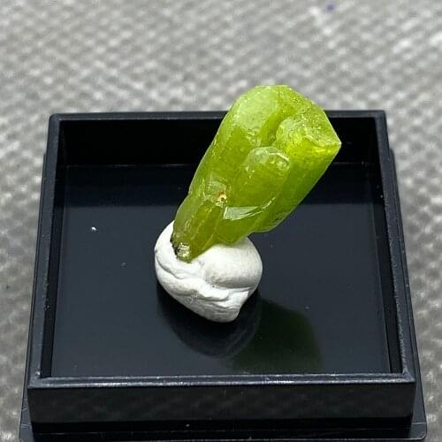 Natural pyromorphite mineral espécime pedras e cristais coleção pedras preciosas quartzo do tamanho da caixa de china D29