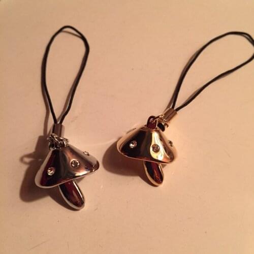2pcs High Quality Mushroom Pendant Charm With Rhinestone 18x18mm Fit For Charm Key chain Phone Chain( Random shippment on color)