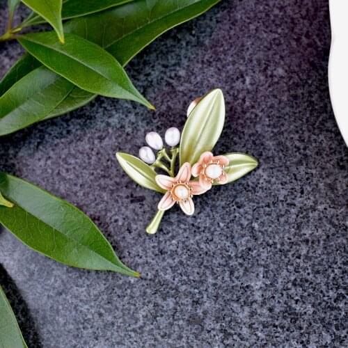 Vintage Elegant Flower Pearl Brooch Pins For Women Fashion Jewelry Female Acessories Good Gift Lady Plant Corsage
