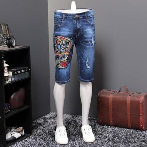 Summer Dragon Embroidery Mens Straight Knee Length Denim Pants Fashion Lighweight Elastic Hole Ripped Slim Fit Jeans Plus Size