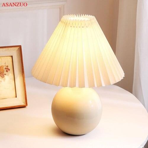 Vintage table lamp retro pleated girl net red light Nordic fold lamp decoration bedroom bedside lamp