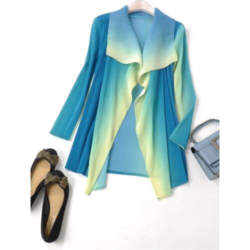High-end Gradient French Flip-collar Fold Jacket Shawl Top Card Medium-length Miyake Pleats