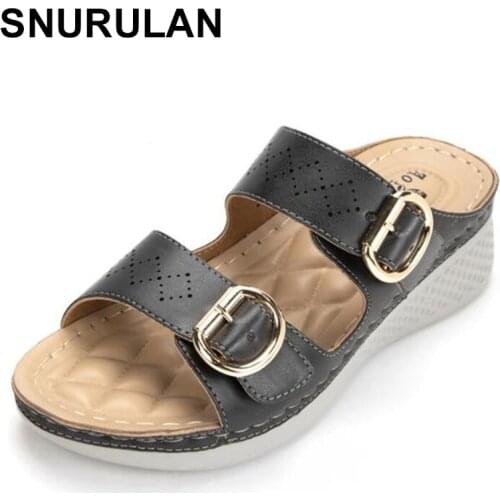 SNURULAN Summer New Women Slippers Fashion Metal Buckle Decoration Flat Wedges Peep Toe Fashion Elegant Beach Outdoor Slides Fem