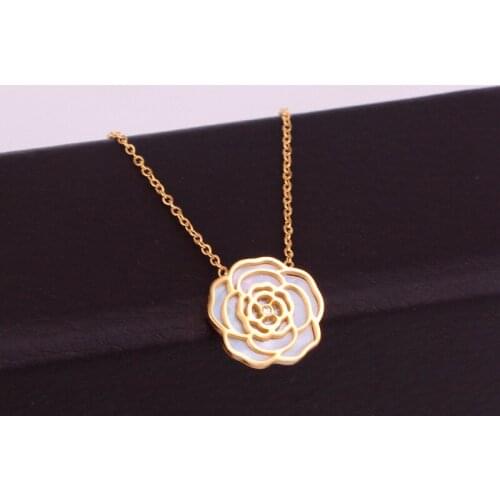 Hot Selling Womens Jewelry Single Crystal Shell Hollow Camellia Pendant Necklace Rose Flower Clavicle Necklace Women Wholesale