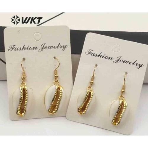 WT-E163 Wholesale fashion lovely hot cowrie earrings genuine tiny cowrie earrings with gold color