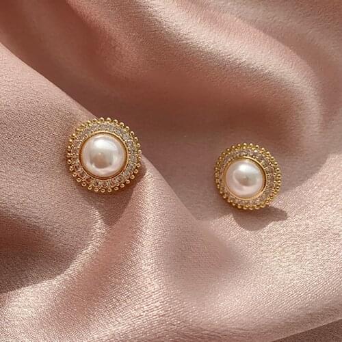 Korean new design fashion simple and elegant white pearl earrings Creativity crystal wedding party Gift for women Girls 1S199