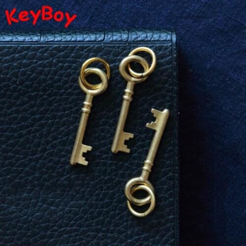 Retro Creative Brass Key Pendant Keychain Accessories Portable Key Chain Ring Hangings Accessories Vintage Keyrings Decorations